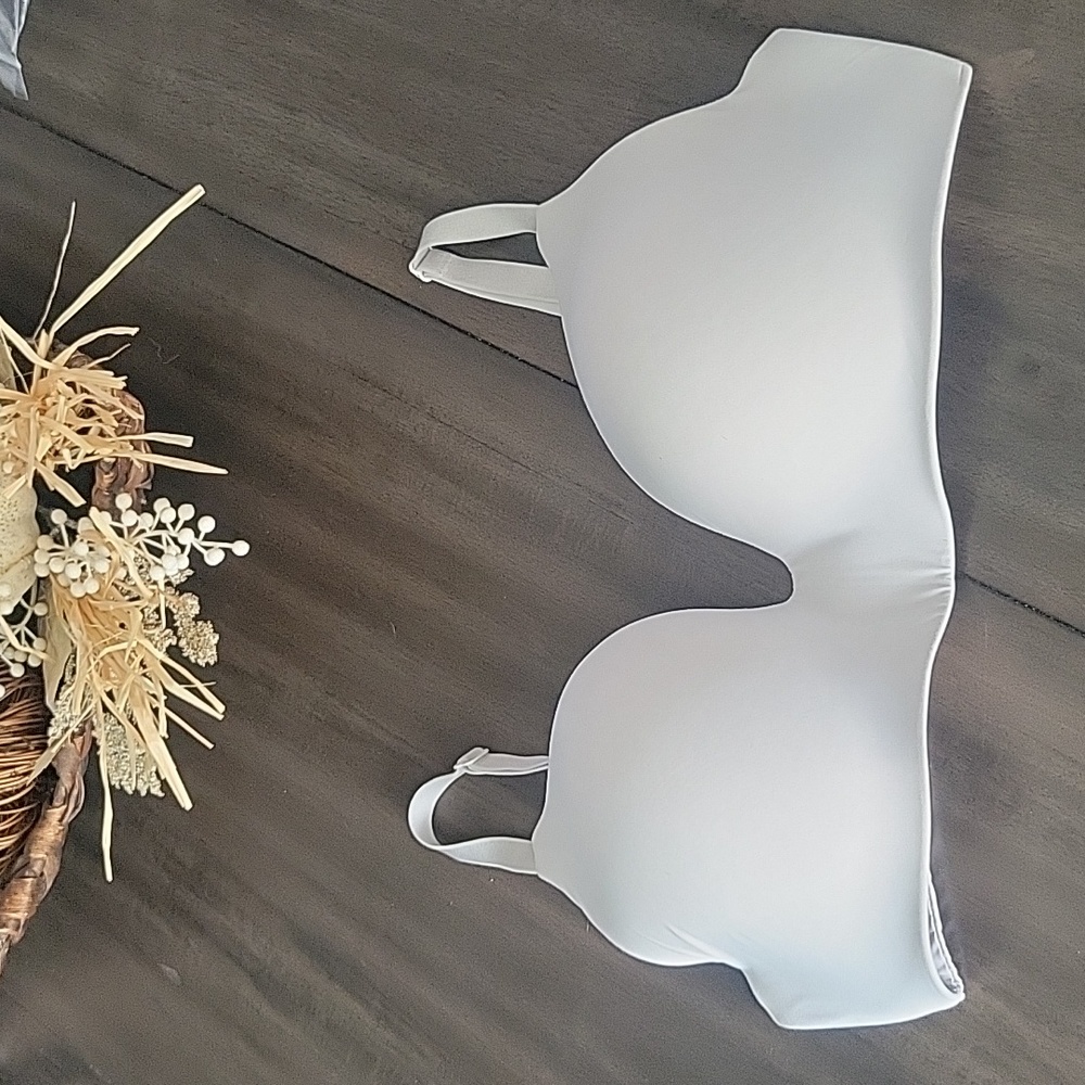 Victoria's Secret T-Shirt Lightly Lined Wireless Bra